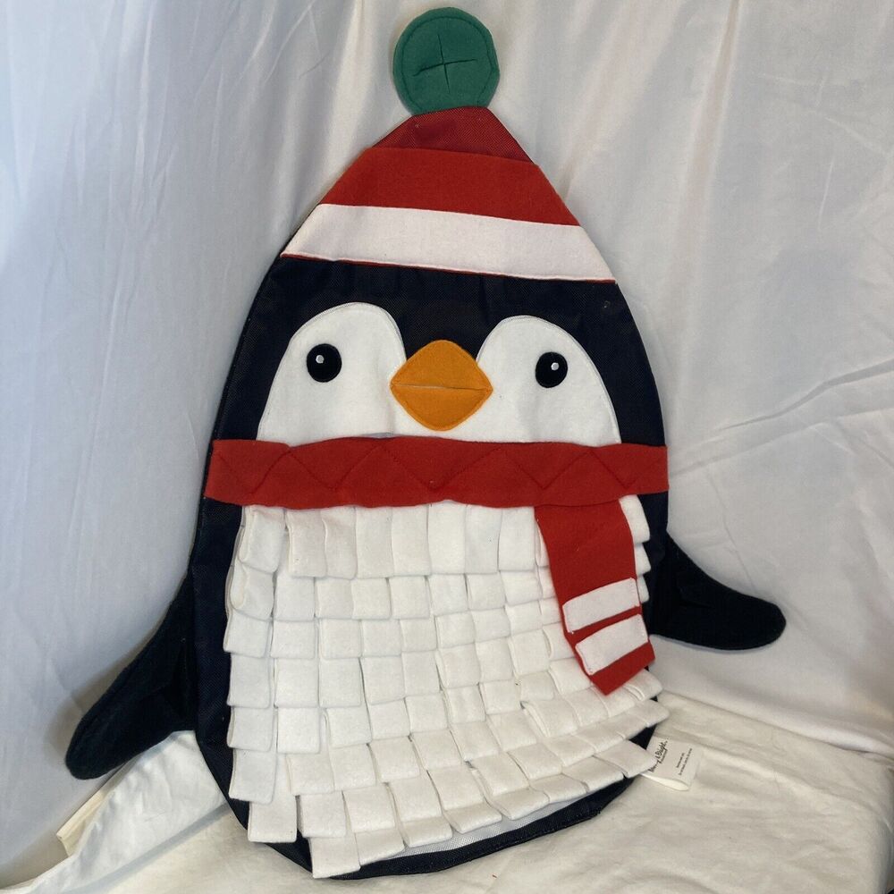 Merry & Bright Dog Snuffle Puzzle Penguin Mat Washable Non-Skid Treats Holiday